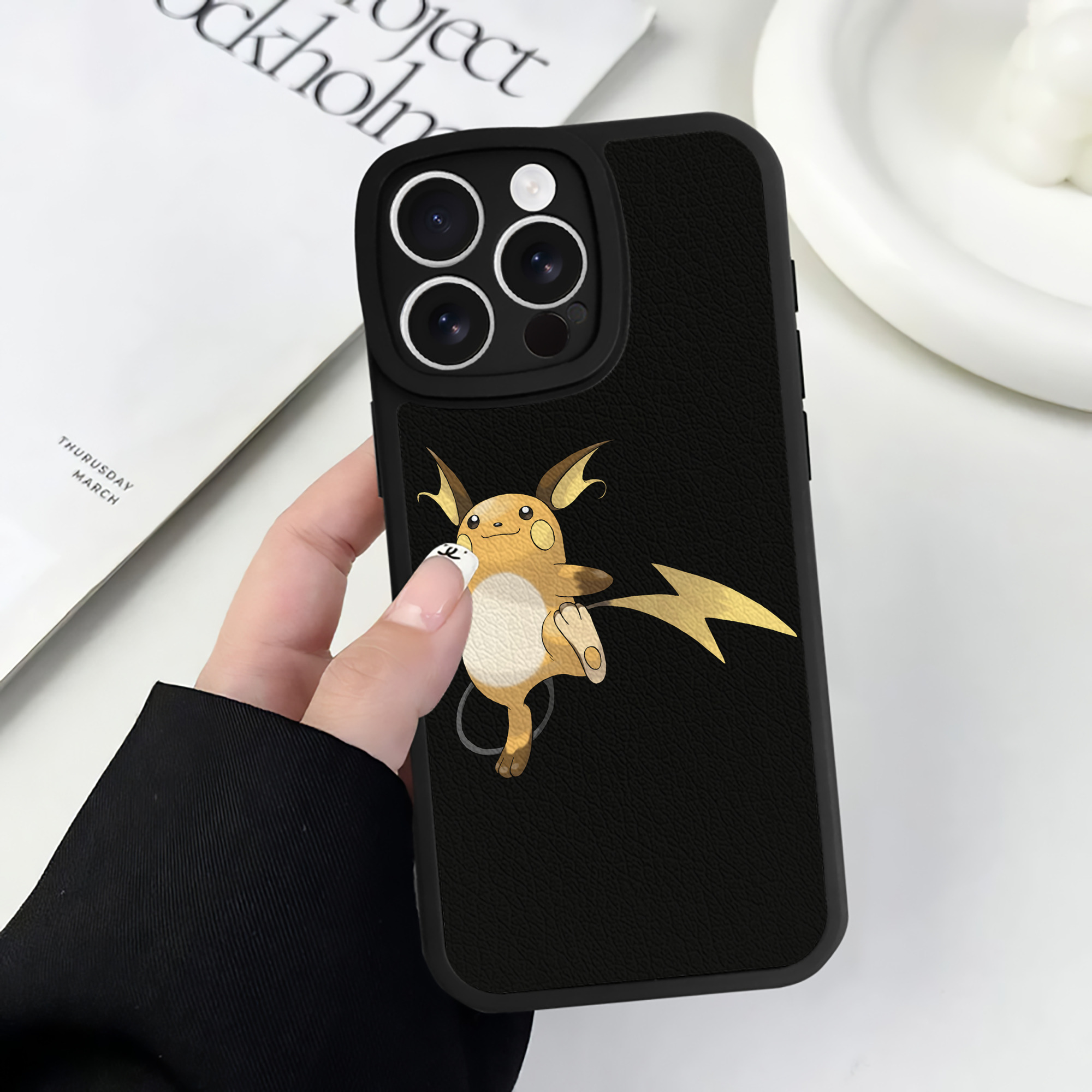 （画像用） ポケットモンスター Pokémon 【iPhone 16シリーズ対応】シリコンスマホケース（レザー調） 材質：シリコン